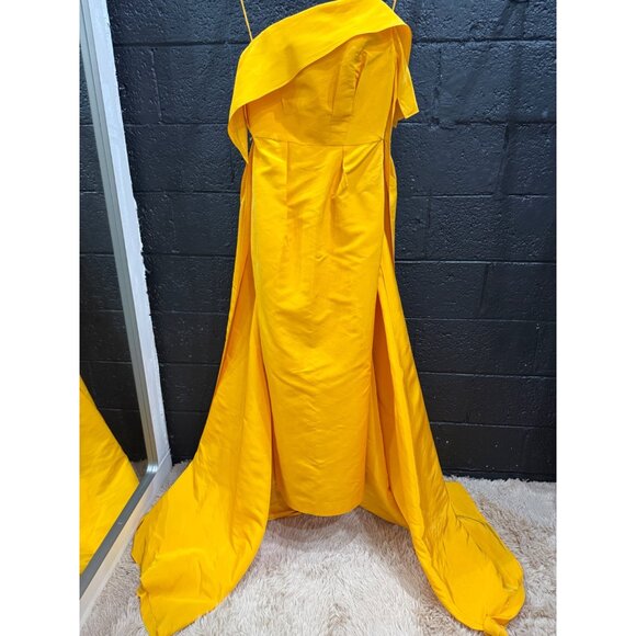 Carolina Herrera Fan Pleat Column Gown - Picture 7 of 9